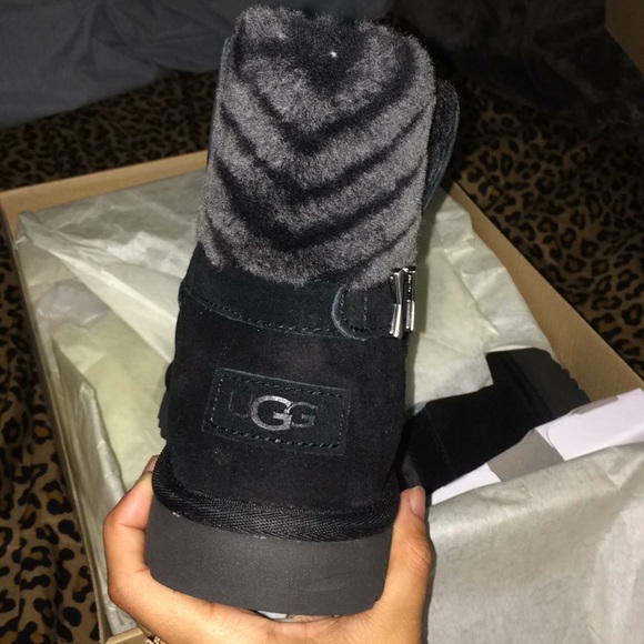 uggs sz 7 - Picture 4 of 8